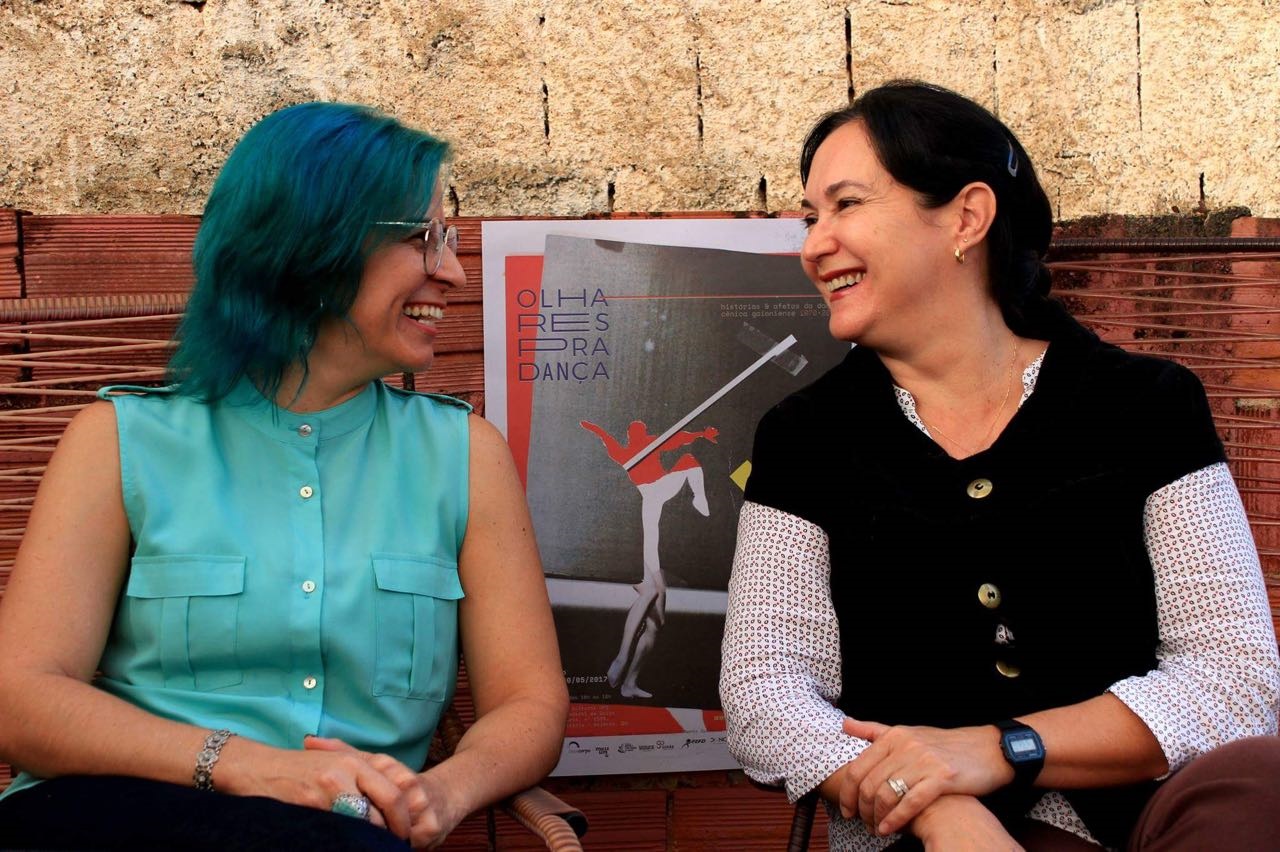 Da esquerda para a direita, Luciana Ribeiro e Valéria Figueireda, curadoras da exposição